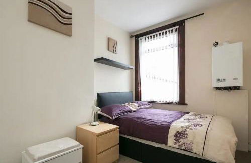 Comfy Home King Size Bed close to Asda & Sefton Park, Very Fast WIFI! - Foto 28