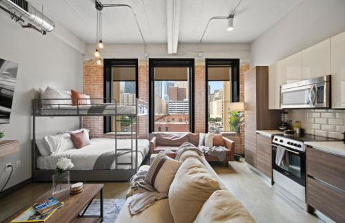 Beautiful Downtown Apartment with Pool, Laundry, Parking - Foto 33