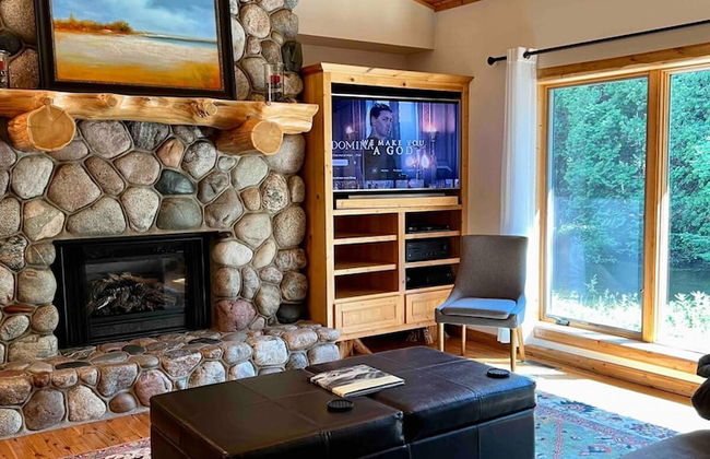 Boardman Monarch Upscale River Lodge HOT Tub! - Foto 30