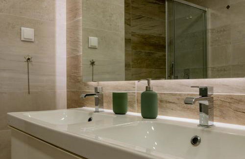 Modern 3 BDR Apartment by LovelyStay - Foto 26