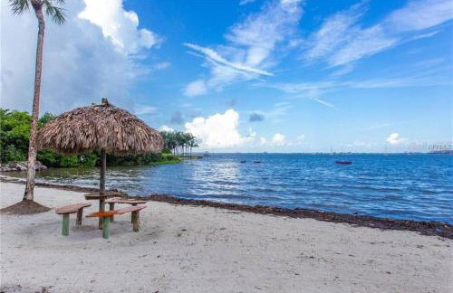 Private Beach Access 2 Pools Waterfront Oasis - Foto 33