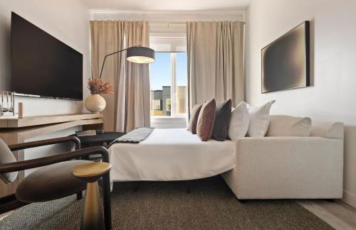 Hyatus Luxury Residences Boston Everett Premier Collection - Photo 23