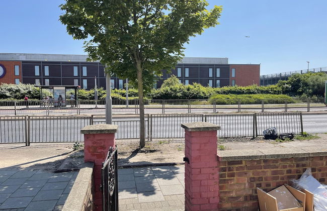 Charming 2-bed Apartment in Heathrow First Floor - Foto 10