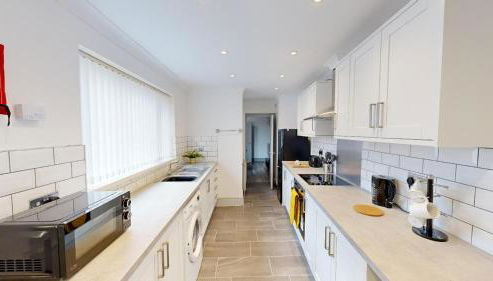 Central Stunning 3-Bed House - Free Parking - Foto 3