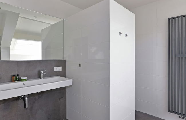 Exclusive Apartment on the Ground Floor Directly Located on the Water - Foto 22