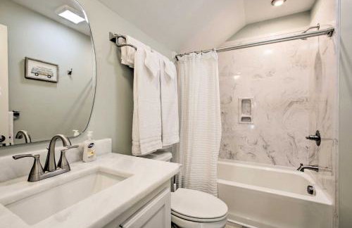 Modern Waveland Home with Deck, Walk to Beach! - Foto 15