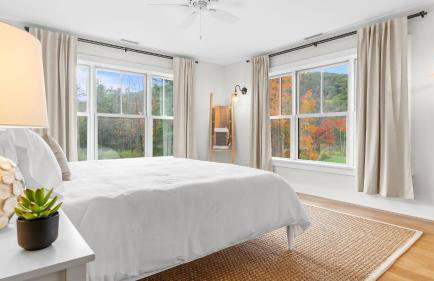 Modern Berkshires Farmhouse w Porch Fireplace Views Beaver Creek by AvantStay - Foto 6