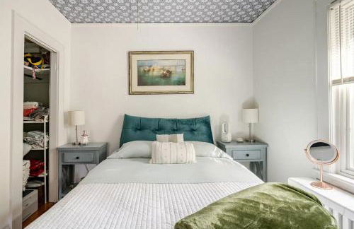 Gem by the water with firepit & all fenced backyard 2 Bedrooms - Photo 5