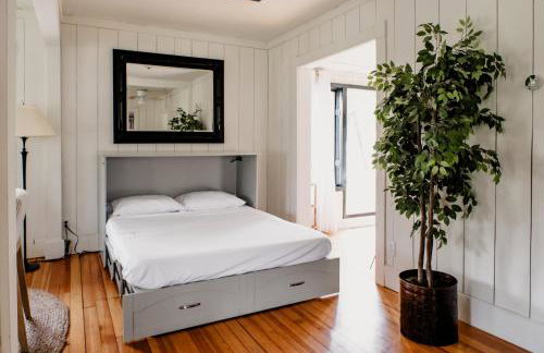 Charming Cabin with Hot Tub & Fire Pit - Foto 30