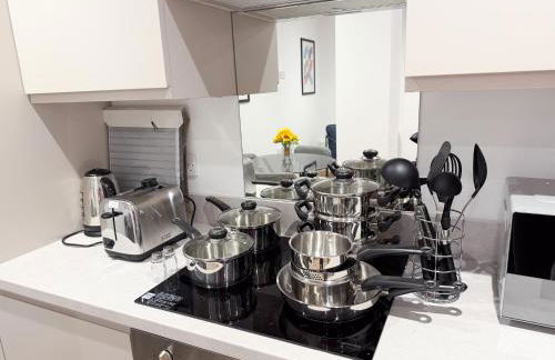 Spacious Modern 1 Bed Apartments in St Neots - Perfect for Contractors & Professionals - Free Parking - WiFi - Fully Equipped Kitchen - Smart TV Ideal for Work Stays and Long Projects - Foto 60