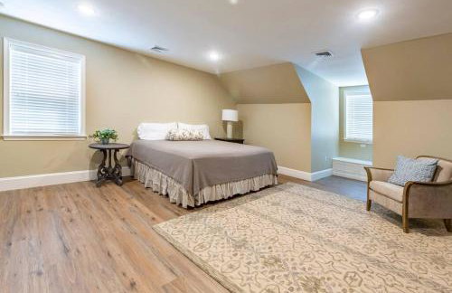 The Queen Place - Updated-Private Backyard - Foto 12