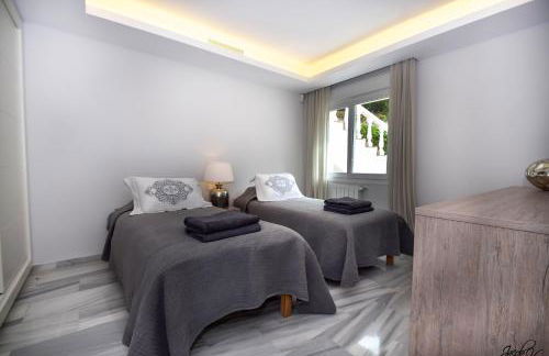 Exquisite and Modern villa near beach with Heated pool! - Foto 63