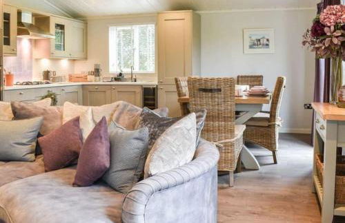 Gorstage Meadows Luxury 2 Bedroom Lodge in Rural Cheshire - Photo 29