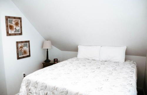 Cordova Farmhouse - 7 Minutes from the Ark! - Foto 34