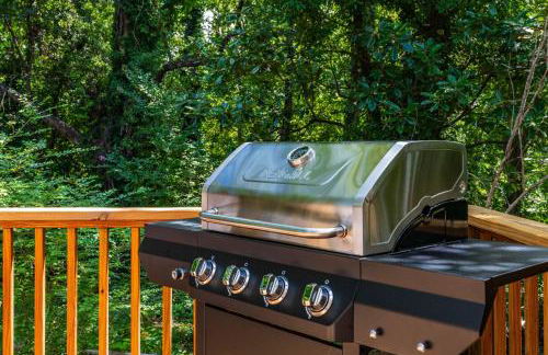 Charming 5bd - BBQ - Deck- 4mins Duke University - Photo 17