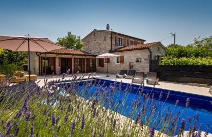 Rustic villa Nonna Lucia with pool in Groznjan - Foto 1