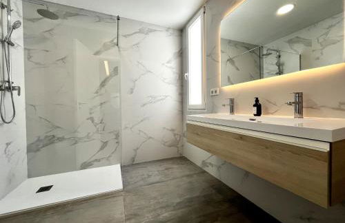 Premium Penthouse Seasonal Rental - Photo 12