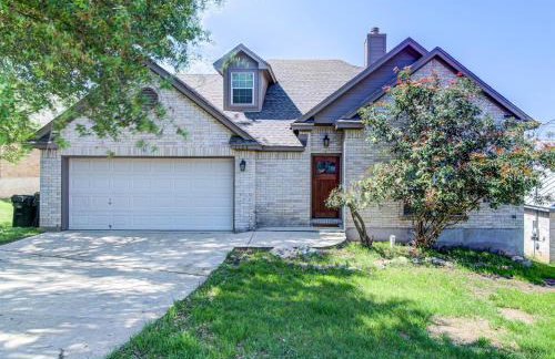 Spacious 3BR Retreat Close to Downtown & Outlets - Foto 1