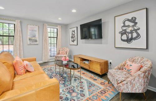 NEW! Large 3-story townhome Private, Self checkin, Pet Friendly! - Foto 22