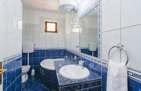 Three-Bedroom Apartment In Srinjine - Photo 20