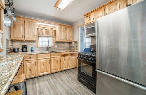 2 Bed 1 Bath Home w 2 Car Garage & Fenced Yard - Photo 16