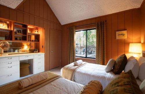 Retro Retreat with Hot Tub, Sauna & Arcade - Foto 27