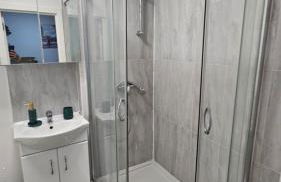 Spacious 2B Apt Zone 2 sleeps 4 F5 - Photo 5