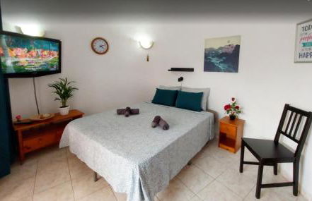 Private Sunny Terrace Studio - Secure Bike or Board Lockup - Foto 6