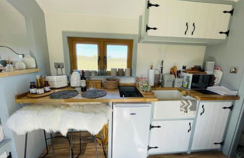 The Hut@Trefechan Wen - Coastal Coziness! - Photo 15