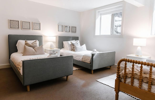 Private Luxury Oasis w Pool HT Parking - Photo 54