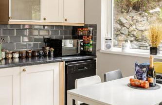 Zipworld Waterfalls Eryri Dogs Welcome 3 Bed sleeps 5 - Foto 11