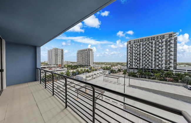 Downtown Doral Condo w-Free Parking - Foto 82
