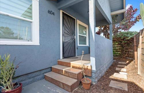 NEW Beautiful BOHO Home by Beach, Downtown + Shops - Foto 33