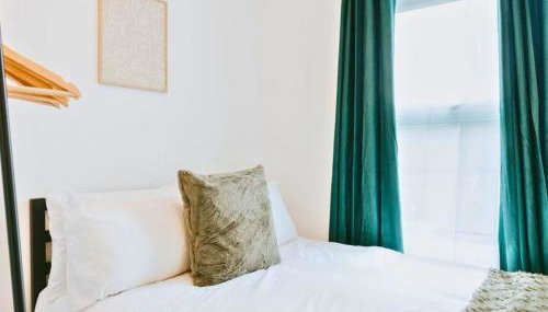 Central 3 Bed Home, Contractors, Garden, Fast WiFi, Smart TV - Foto 5