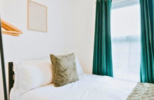 Central 3 Bed Home, Contractors, Garden, Fast WiFi, Smart TV - Photo 5