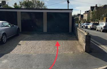 Large 2 bedroom town centre flat with free parking - Foto 33