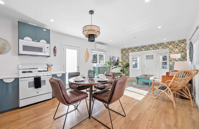 2 Units in Prime Hollywood Location Chic Renovated 1bdrs w/ Patio Avantstay - Foto 10