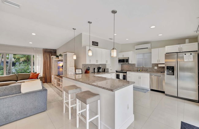 Waterfront Oasis w/ Enclosed Pool! - Foto 13