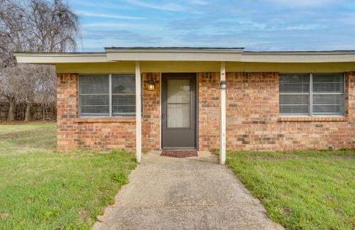 Near Globe Life and ATandT! Convenient Unit with Patio - Foto 24