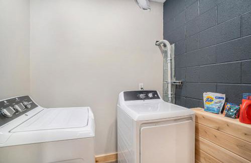 Bowling Alley! Expansive Group Getaway in Lewiston - Foto 42