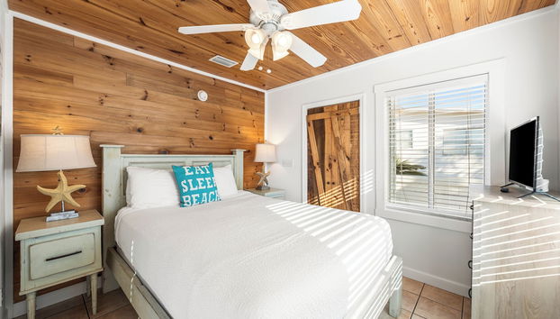 Dog Friendly + Private Pool; 0.1 Miles to the Beach! - Foto 2, Habitación