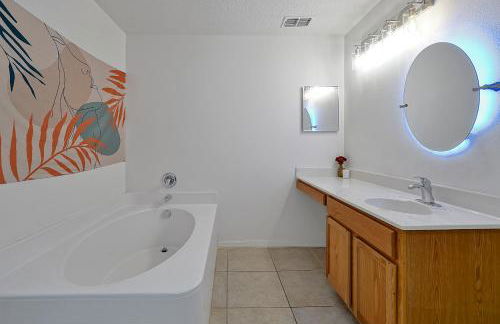 Poolside Cocoa Oasis w/ Tiki Bar! - Foto 42