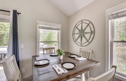 Waterfront Townville Home with Hot Tub and Dock! - Foto 6