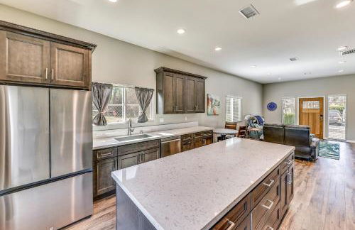 Peaceful Riverside Home with Patio, 7 Mi to Downtown - Foto 9