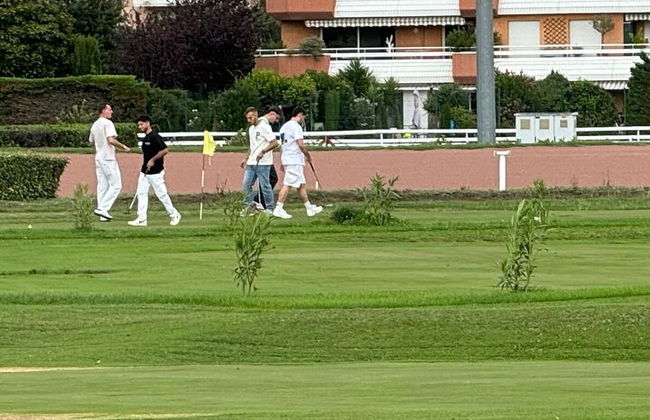 Minigolf de 9 hoyos a tamaño real en Toulouse - Foto 1