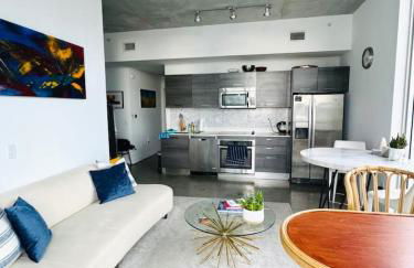 Art-filled Loft 180 Views, Rooftop Pool, Parking - Foto 35