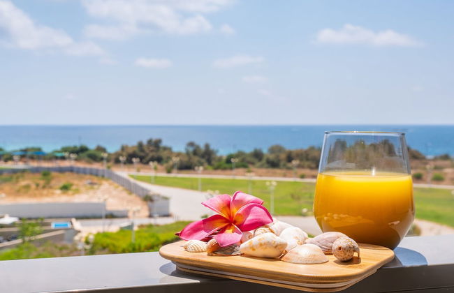 Vibrant Seaside Stay with Balcony by Sea N' Rent - Foto 34