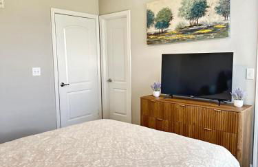 Comfortable 2BR Getaway Close to The Woodlands - Foto 16