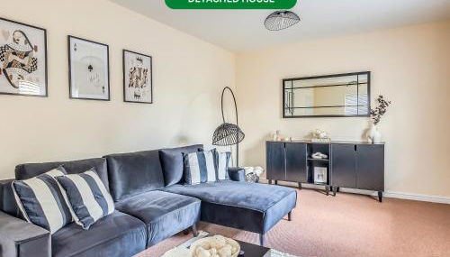 Beautiful Detached House with Driveway Parking, Study Room, Spacious Garden, Smart TVs and Fast Wifi by Yoko Property - Foto 1