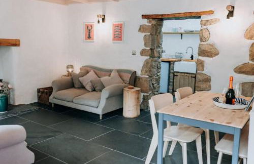 Cute and cosy 2 bed cottage in beautiful Solva - Photo 8